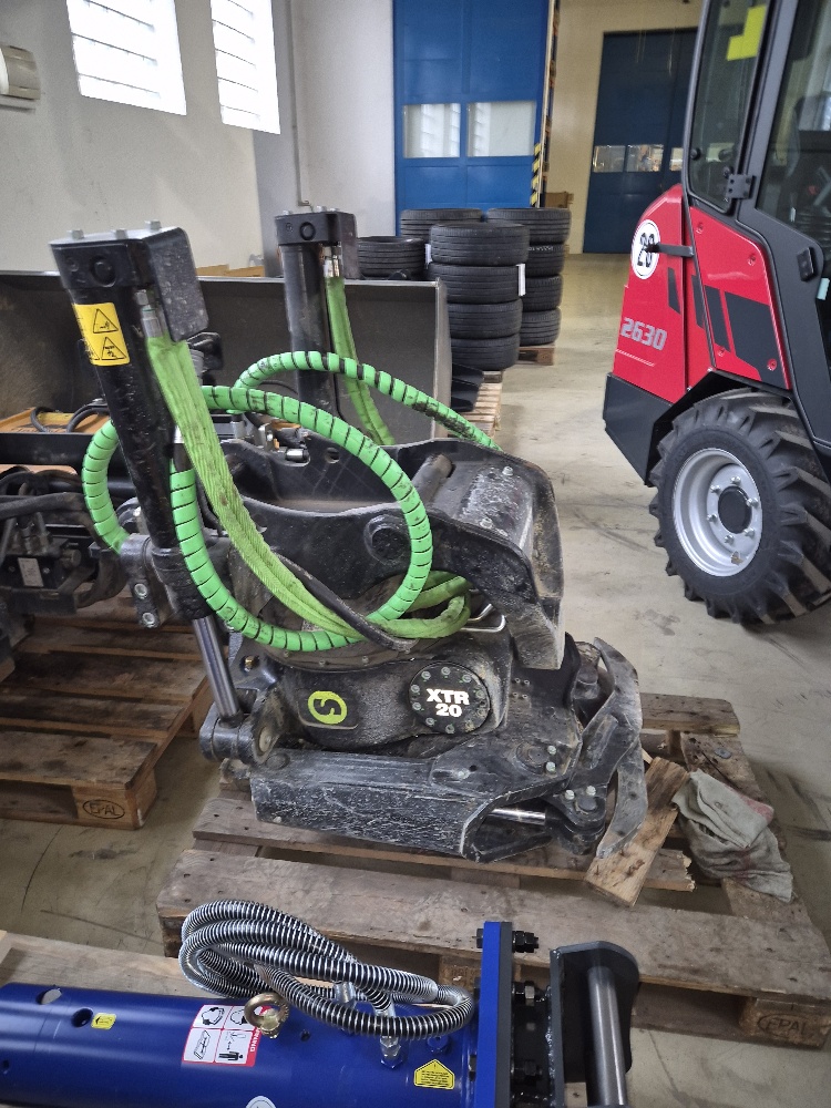 20251126_084428_resized