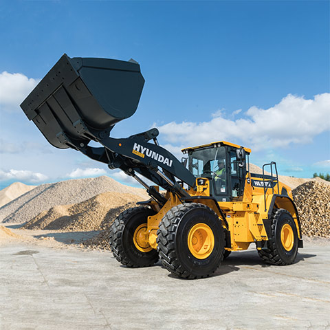 hl975-wheel-loader-in-the-field